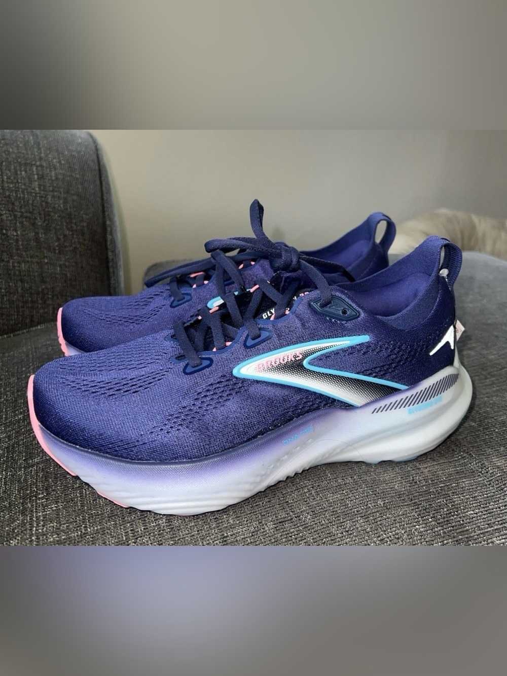 Brooks Glycerin 22 GTS Women's Shoes - Navy with Teal and Pink Accents New